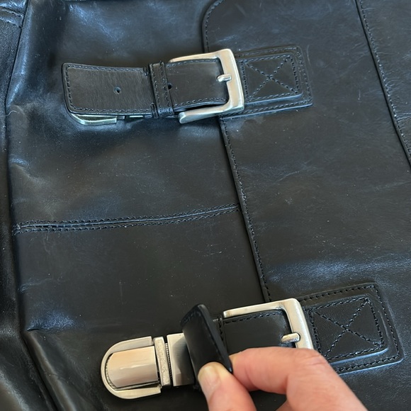 Fossil Brand black leather messenger bag. Open to reasonable offers. - Picture 7 of 10